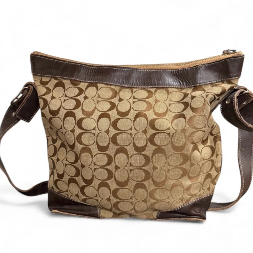 Coach elegant shoulder